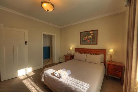 Grace's Spa Cottage - Sunshine Coast Guide 1