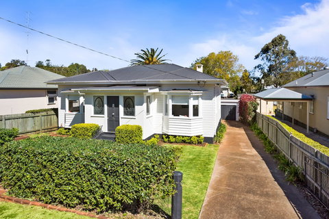 The Lighthouse - Sunshine Coast Guide 0