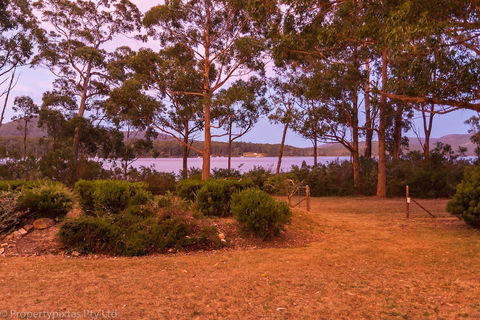 Bay Retreat Port Arthur - Sunshine Coast Guide 0