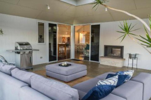 The White House At Wallcliffe Farms - Sunshine Coast Guide 4