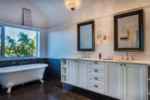 The White House At Wallcliffe Farms - Sunshine Coast Guide 6