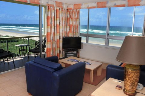 Anglesea Beachfront Court Holiday Units - Sunshine Coast Guide 4
