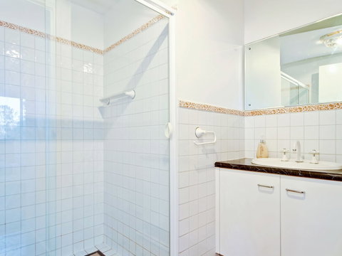 Through The Looking Glass - Sunshine Coast Guide 2