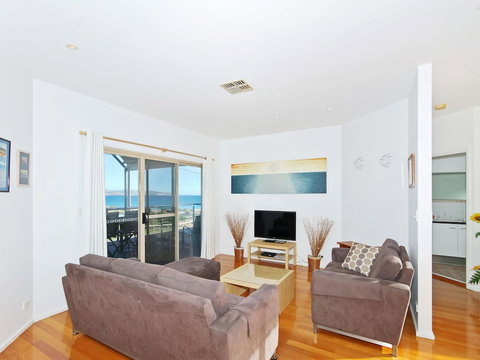 Through The Looking Glass - Sunshine Coast Guide 4