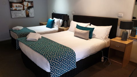 Tenterfield Tavern And Motor Inn - Sunshine Coast Guide 1