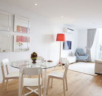 Boutique Stays - Sea Breeze Port Melbourne - Sunshine Coast Guide