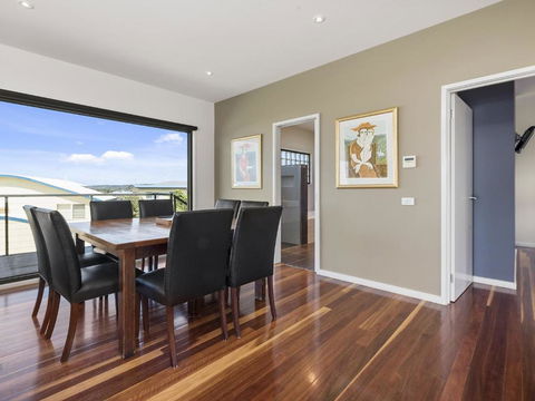 Apollos - Sunshine Coast Guide 1