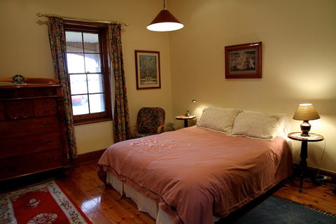 Adelaide Heritage Cottages & Apartments - Sunshine Coast Guide 5
