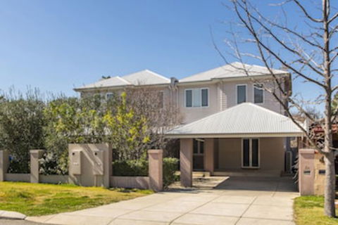 Inner Western Suburbs Retreat - Sunshine Coast Guide 0