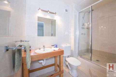 Alpine Apartment Great Location With Views Of Lake Jindabyne - Sunshine Coast Guide 3