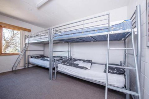 Alpine Apartment Great Location With Views Of Lake Jindabyne - Sunshine Coast Guide 6