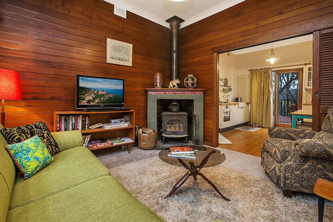 Allambee - Sunshine Coast Guide 0