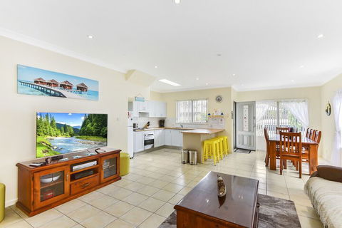 Annes Beach Getaway - Sunshine Coast Guide 2