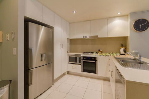 A Deluxe Swim Up Drift Apartments South - Sunshine Coast Guide 3
