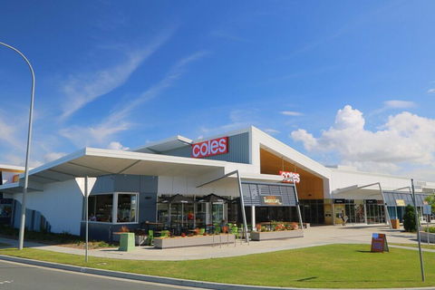 A Deluxe Swim Up Drift Apartments South - Sunshine Coast Guide 1