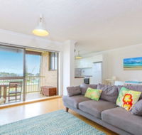 Beachside Bliss 12 Kingsway - Sunshine Coast Guide