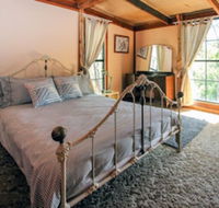 Shady Creek Eco Cabin - Sunshine Coast Guide