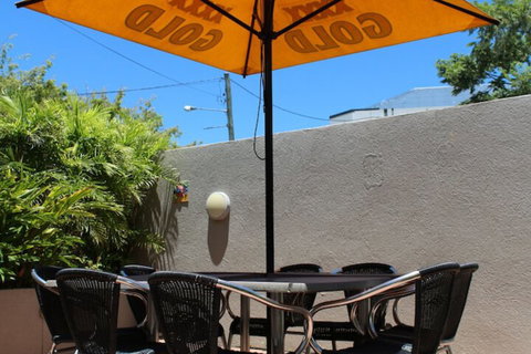 Tandara Hotel Motel - Sunshine Coast Guide 1