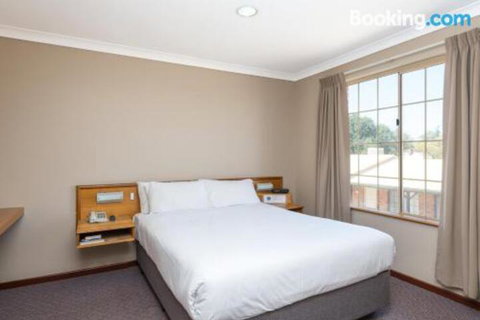 MIDAS MOTEL KALGOORLIE - Sunshine Coast Guide 2