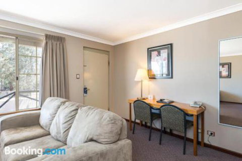 MIDAS MOTEL KALGOORLIE - Sunshine Coast Guide 3
