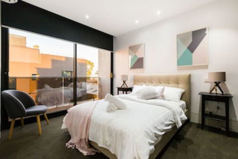 SOPHIA, 2BDR North Melbourne House - Sunshine Coast Guide 0
