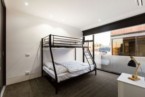 SOPHIA, 2BDR North Melbourne House - Sunshine Coast Guide 1