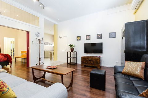ARCHIE, 1BDR Melbourne Apartment - Sunshine Coast Guide 2