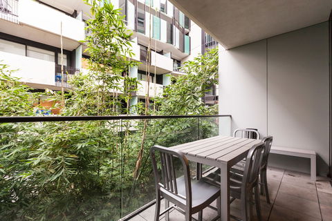 ZACH, 1BDR St.Kilda Apartment - Sunshine Coast Guide 0