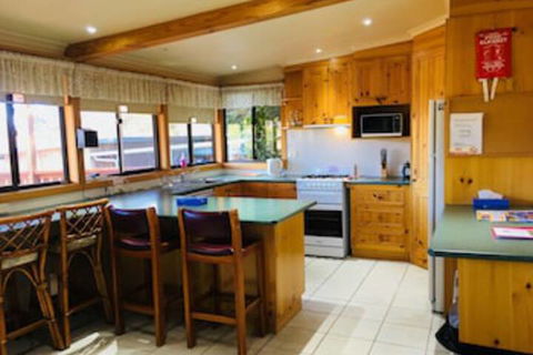 Anglers Reach Lakeside Village - Sunshine Coast Guide 0
