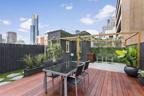 AERIN, 2BDR Melbourne Apartment - Sunshine Coast Guide 5