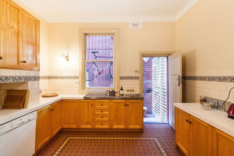 MADELINE, 1BDR Fitzroy Apartment - Sunshine Coast Guide 6