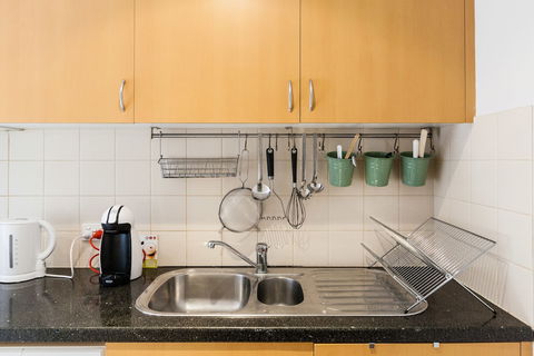 NAOMI, 2BDR South Melbourne Apartment - Sunshine Coast Guide 2