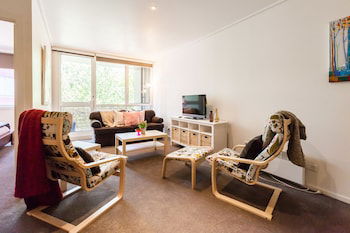 NAOMI, 2BDR South Melbourne Apartment - Sunshine Coast Guide 1