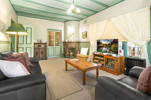 Ambrose Cottage Front Apt - Sunshine Coast Guide 2