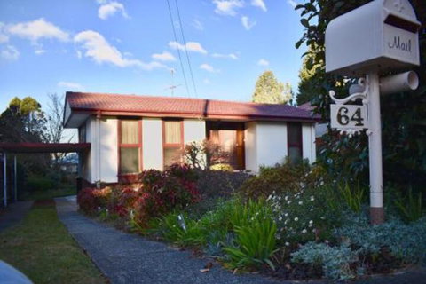 Three Sisters Garden Cottage - Sunshine Coast Guide 0