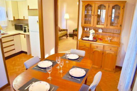 Three Sisters Garden Cottage - Sunshine Coast Guide 2