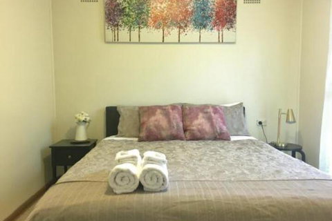 Three Sisters Garden Cottage - Sunshine Coast Guide 7