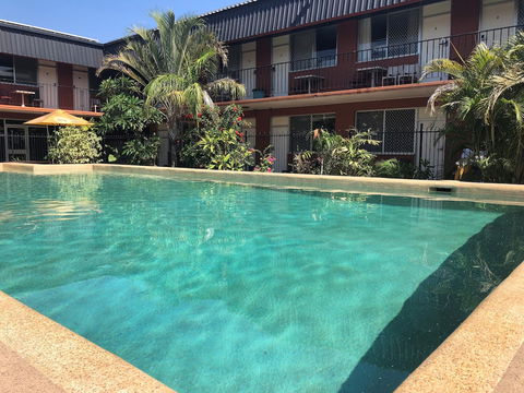 The Stuart Hotel-Motel - Sunshine Coast Guide 2
