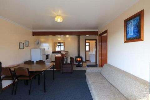 Arthur River Holiday Units - Sunshine Coast Guide 6