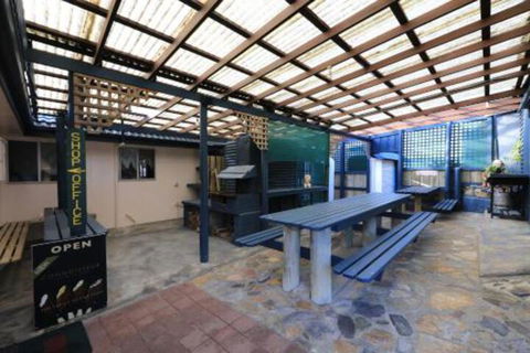 Arthur River Holiday Units - Sunshine Coast Guide 3