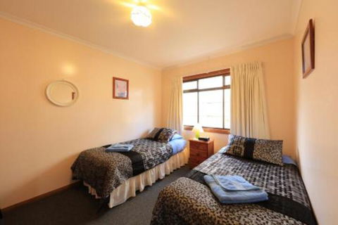 Arthur River Holiday Units - Sunshine Coast Guide 0