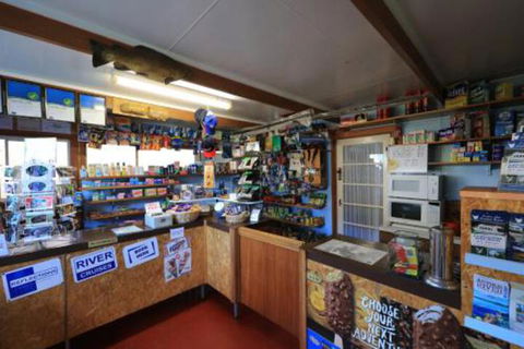 Arthur River Holiday Units - Sunshine Coast Guide 4