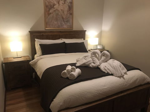 Atina Rocks Country Homestead - Sunshine Coast Guide 4