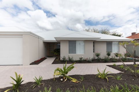 Epsom On Swan B&B - Adults Only - Sunshine Coast Guide 0