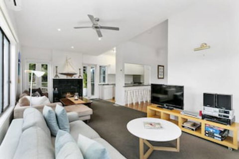 Tallarook Beach House - Sunshine Coast Guide 0