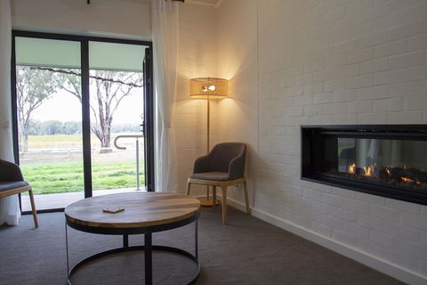 Balgownie Estate Winery Retreat & Restaurant - Sunshine Coast Guide 1