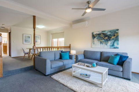 Parkview Villa 2 Luxury 3 Bedroom Home - Sunshine Coast Guide 0