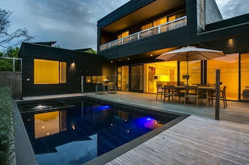 C-Escape - Sunshine Coast Guide 0