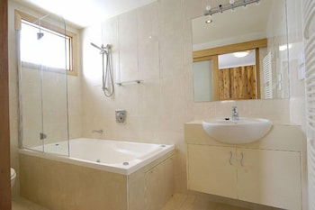 Alpine Haven 2 - Sunshine Coast Guide 4
