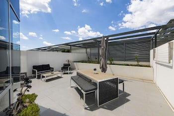 Accommodate Canberra - Lakefront - Sunshine Coast Guide 0